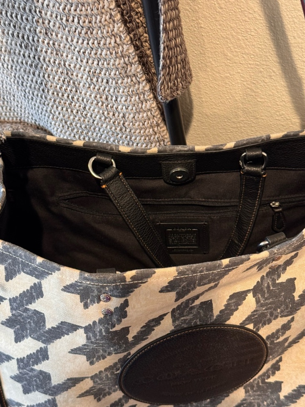 Coach CJ624 Dempsey Tote 40 With Houndstooth Print And Patch in Cream/Black - Picture 10 of 16